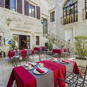 3* Bed & Breakfast Palace Derossi